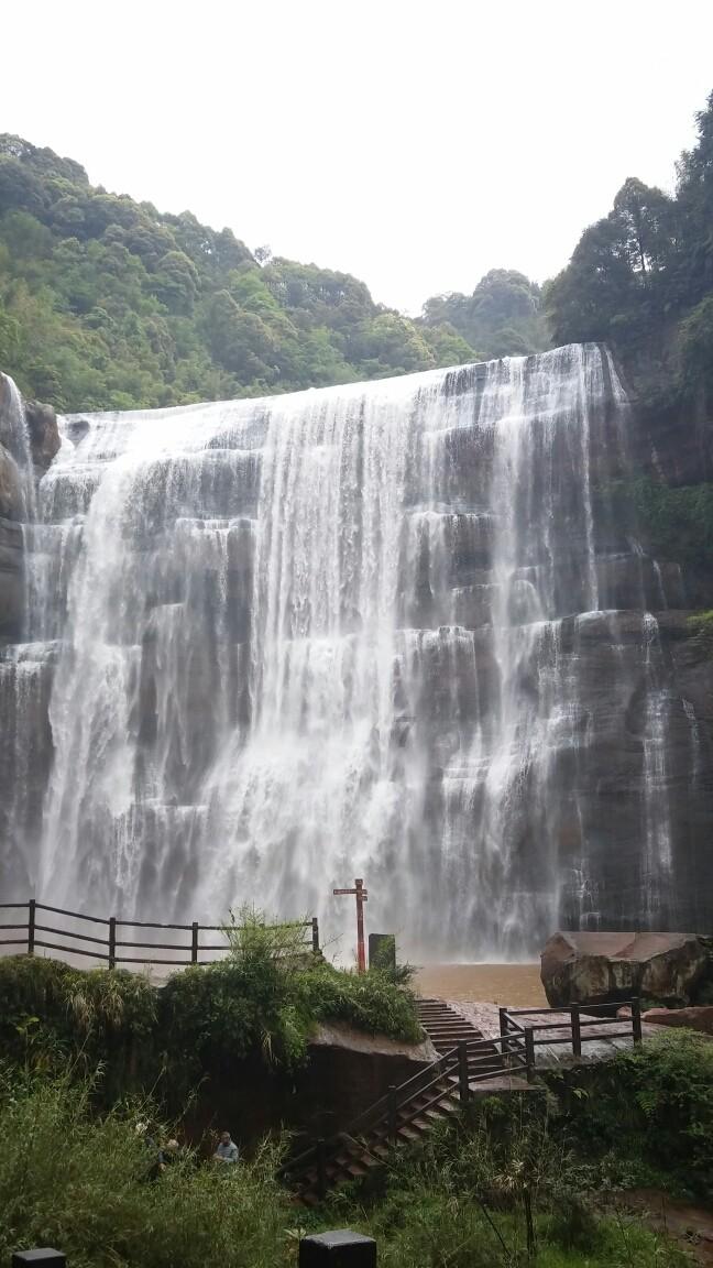 李若彤57岁赶大集，7元烧饼换55元花袄，接地气获赞